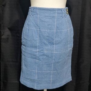 Liz wear plaid skirt